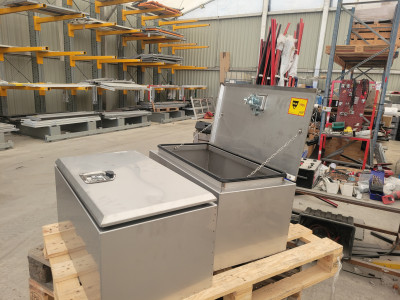 2 COFFRES SOUS BENNES INOX 700X400X370