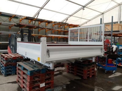 TRIBENNE ALU ORIGINAL 2800 X 2000 X 1000 ( MB, MAN, WW )